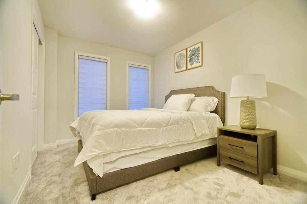 Beautiful And Unique Home In Niagara Екстериор снимка
